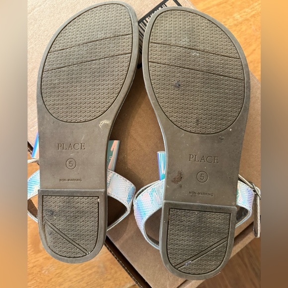 Children’s Place Girls Sandals Size 5 in good condition! - Picture 3 of 3